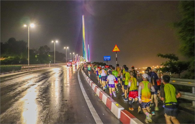 11.000 người chạy bộ bên bờ vịnh Hạ Long (10/9/2023)